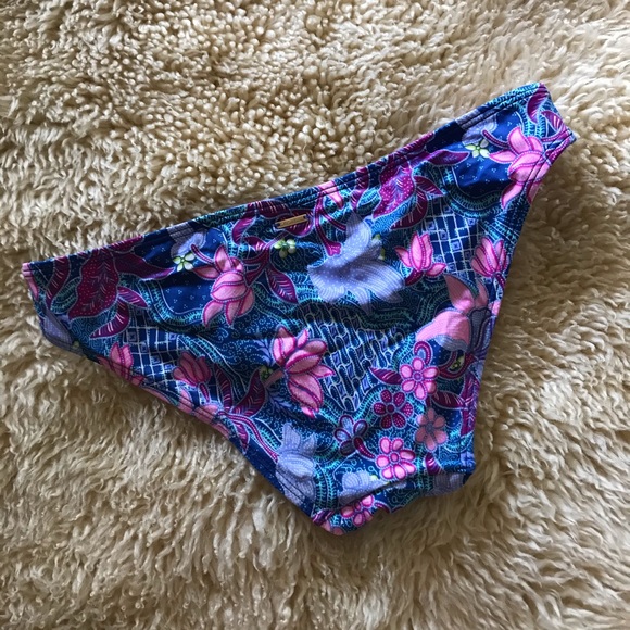 Victoria’s Secret body wrap swim set - Picture 7 of 8